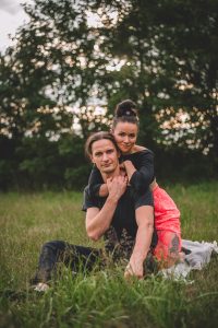 Read more about the article Miły chłopiec w ciele dorosłego Mężczyzny – jak zagubił siebie, a z nim swoją siłę i Miłość